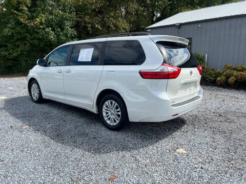 2017 Toyota Sienna XLE 7-Passenger Auto Access Seat