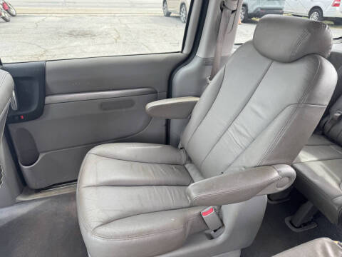 2008 Hyundai Entourage GLS