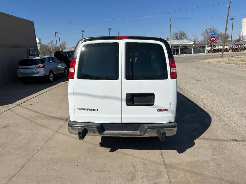 2022 GMC Savana 2500