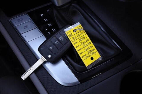 2024 Hyundai Elantra SE