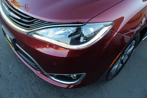 2017 Chrysler Pacifica Hybrid Platinum