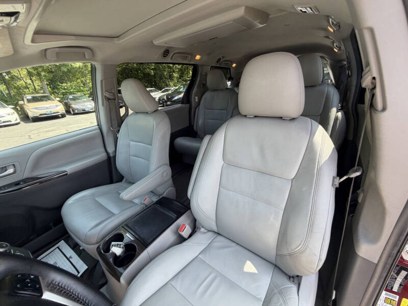 2016 Toyota Sienna XLE Premium 7-Passenger