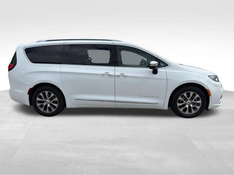 2023 Chrysler Pacifica Plug-In Hybrid Pinnacle