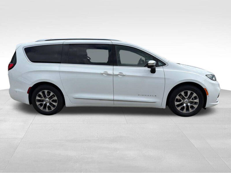 2023 Chrysler Pacifica Plug-In Hybrid Pinnacle