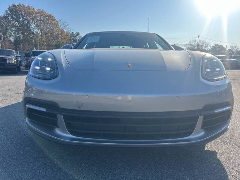 2018 Porsche Panamera Base's photo