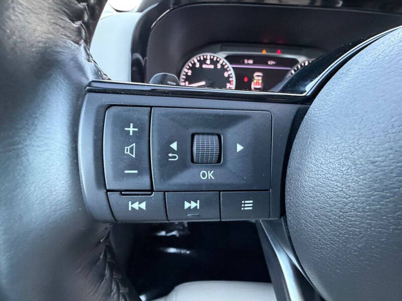 2024 Nissan Pathfinder SL