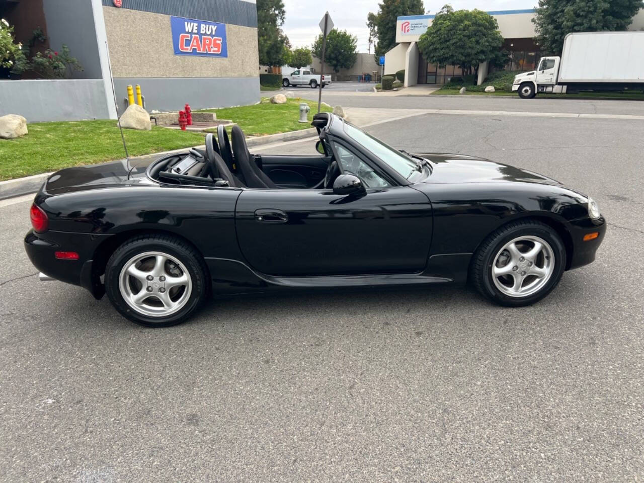 2001 Mazda MX-5 Miata for sale at ZRV AUTO INC in Brea, CA