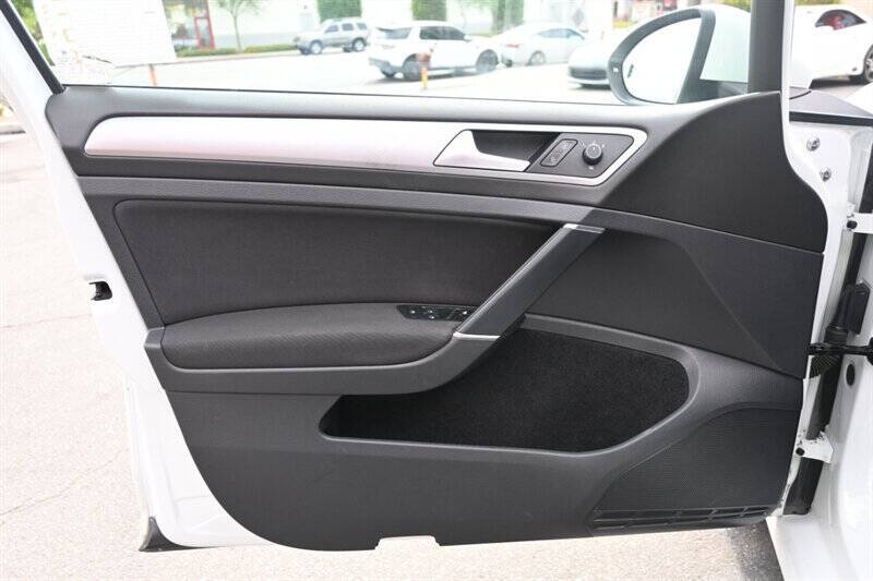 2016 Volkswagen e-Golf SE