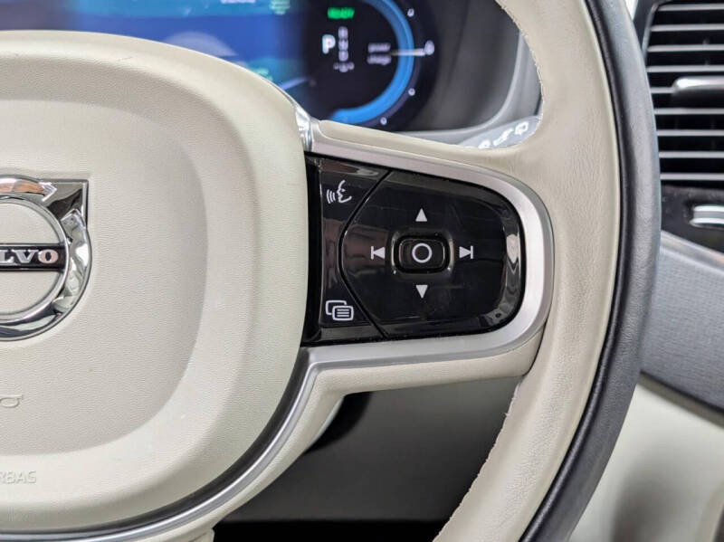 2025 Volvo XC60 B5 Plus Dark Theme