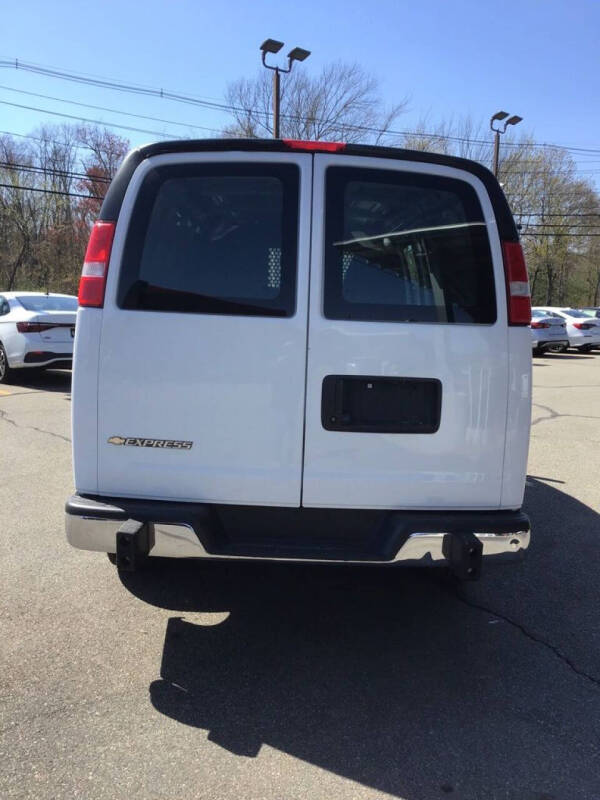 2024 Chevrolet Express 2500