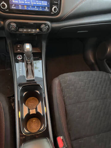 2022 Nissan Kicks SR