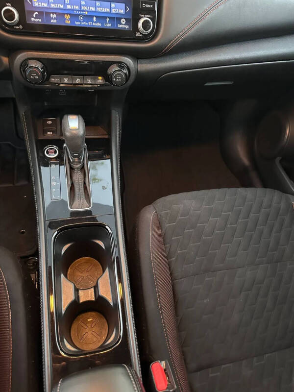 2022 Nissan Kicks SR