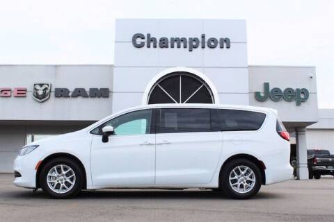 2017 Chrysler Pacifica for sale at Champion Chevrolet in Athens AL