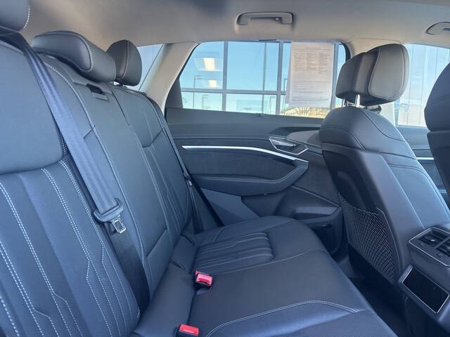 2021 Audi e-tron quattro Prestige