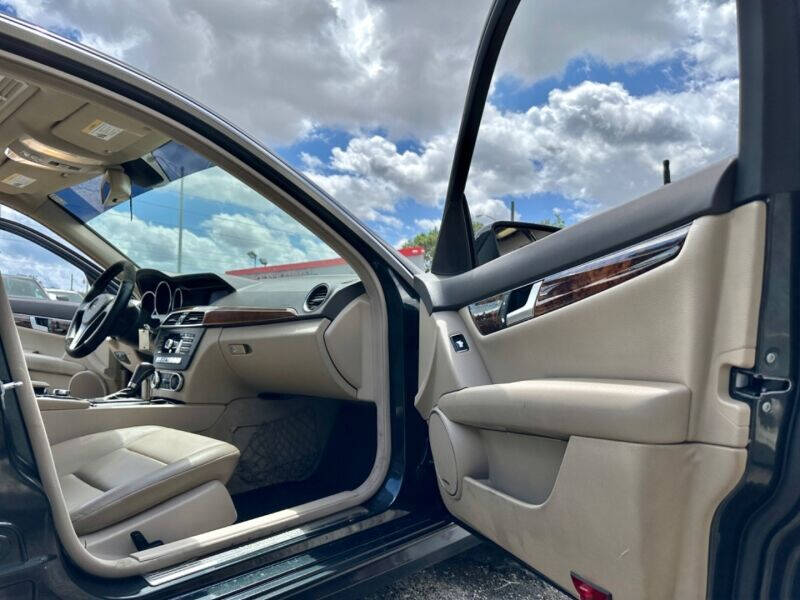 2012 Mercedes-Benz C-Class  - $11,995