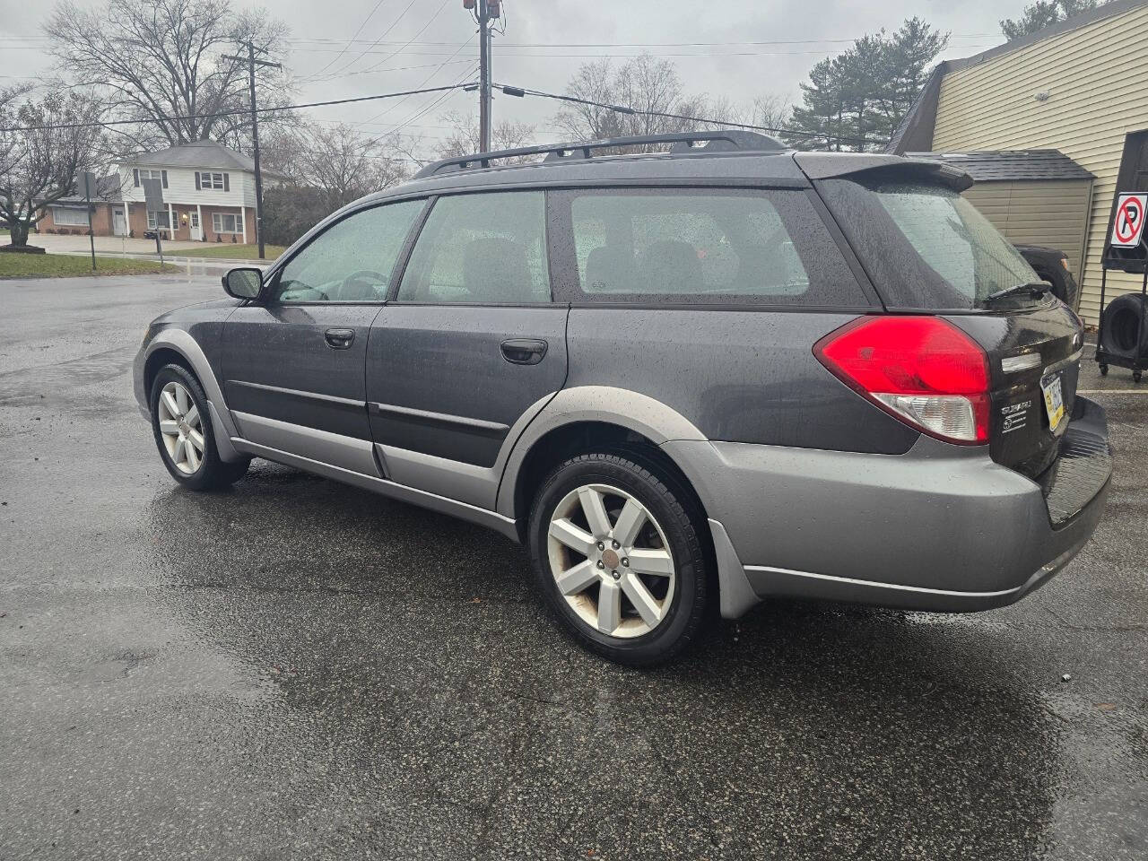 2009 Subaru Outback for sale at QUEENSGATE AUTO SALES in York, PA