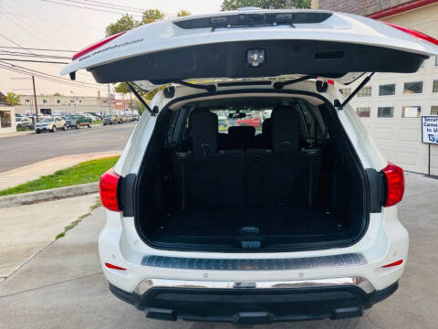 2017 Nissan Pathfinder SV