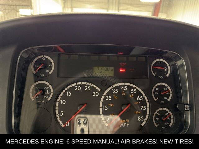2004 Freightliner M2 106