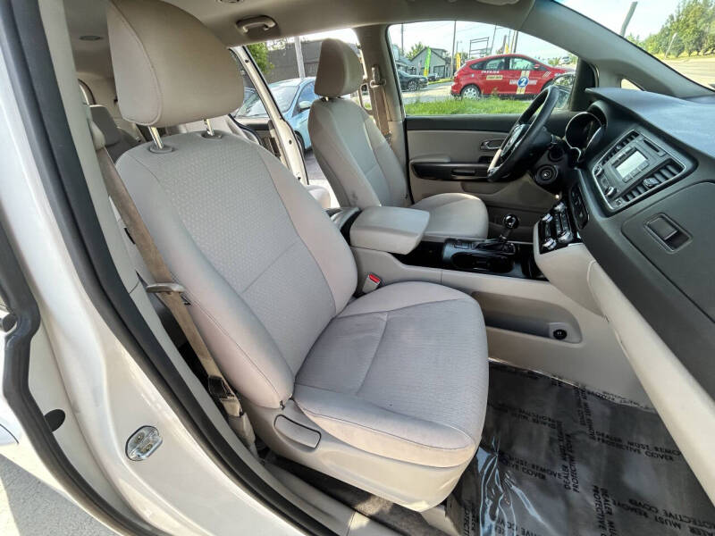 2016 Kia Sedona L