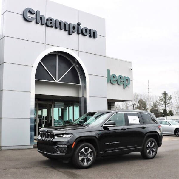2022 Jeep Grand Cherokee for sale at Champion Chevrolet in Athens AL