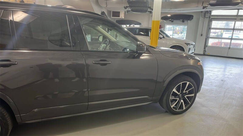 2023 Volvo XC90 Recharge T8 Ultimate Dark Theme