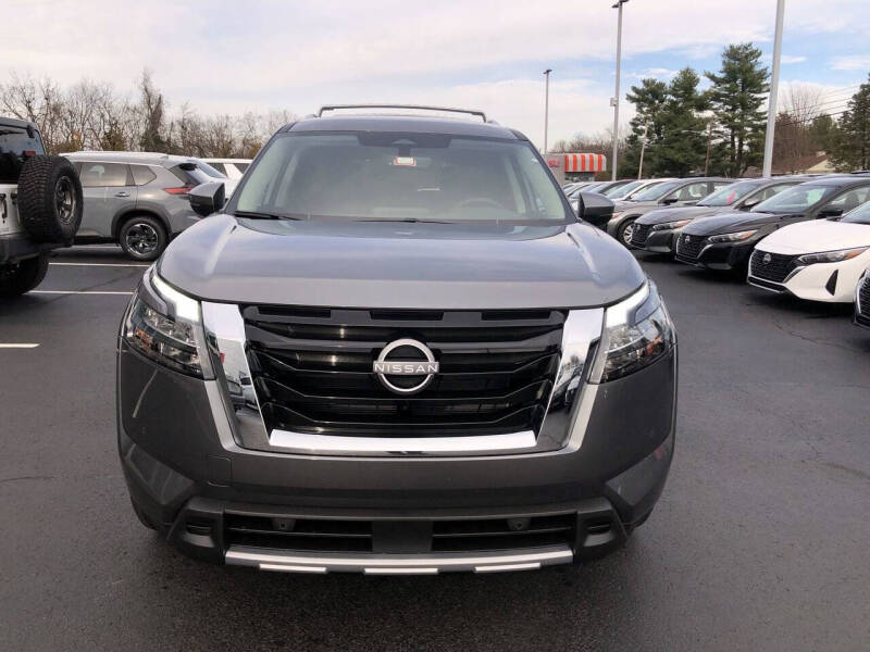 2025 Nissan Pathfinder SL