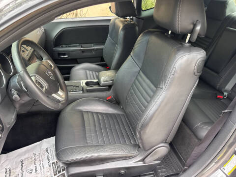 2013 Dodge Challenger SXT Plus