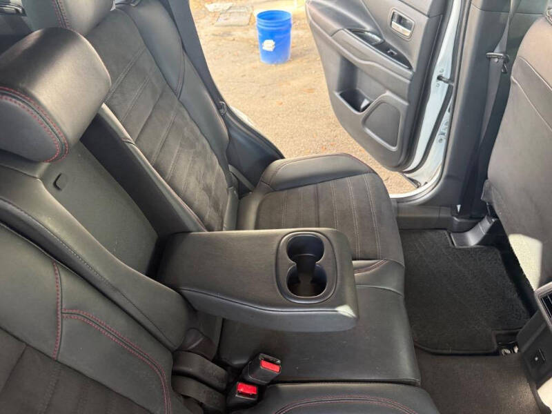 2020 Mitsubishi Outlander LE