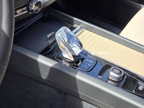 2026 Volvo XC60 T8 Plus