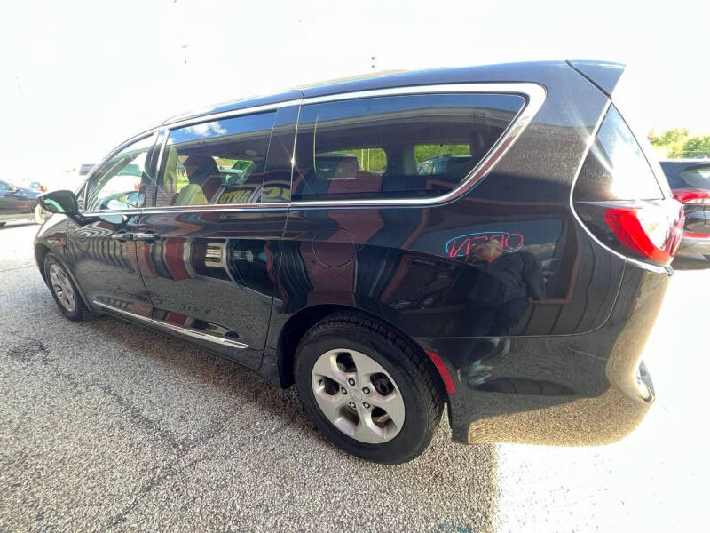 2017 Chrysler Pacifica Touring-L Plus