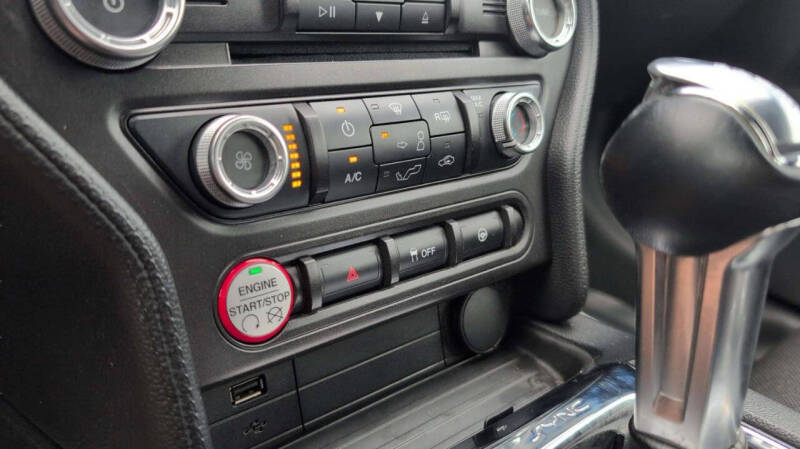 2017 Ford Mustang V6