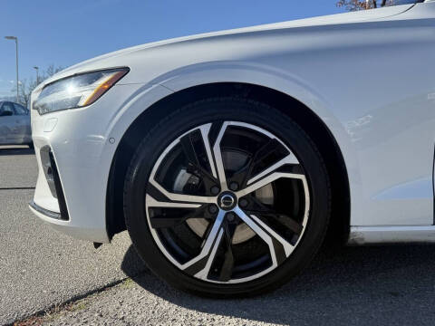 2024 Volvo S60 B5 Plus Dark Theme