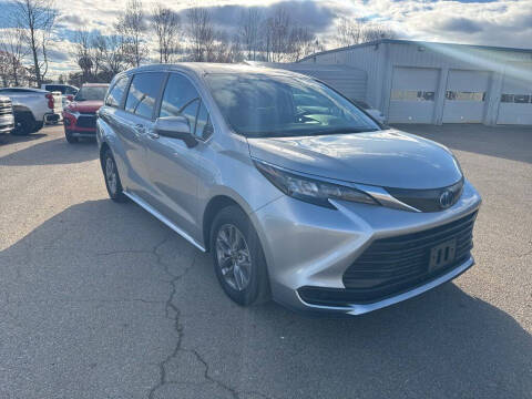 2024 Toyota Sienna LE 8-Passenger