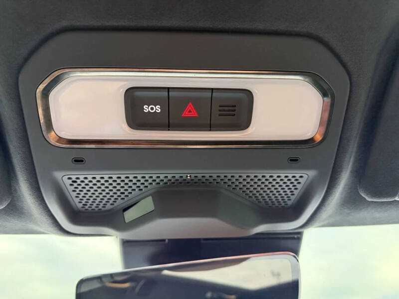 2023 Rivian R1S Adventure