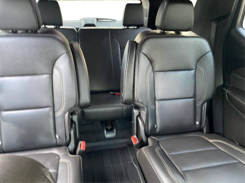 2022 Chevrolet Traverse LT Leather