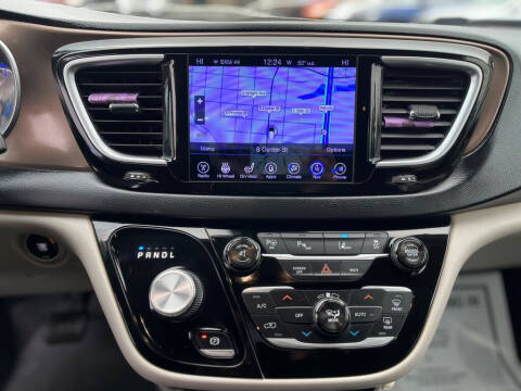 2017 Chrysler Pacifica Touring-L Plus