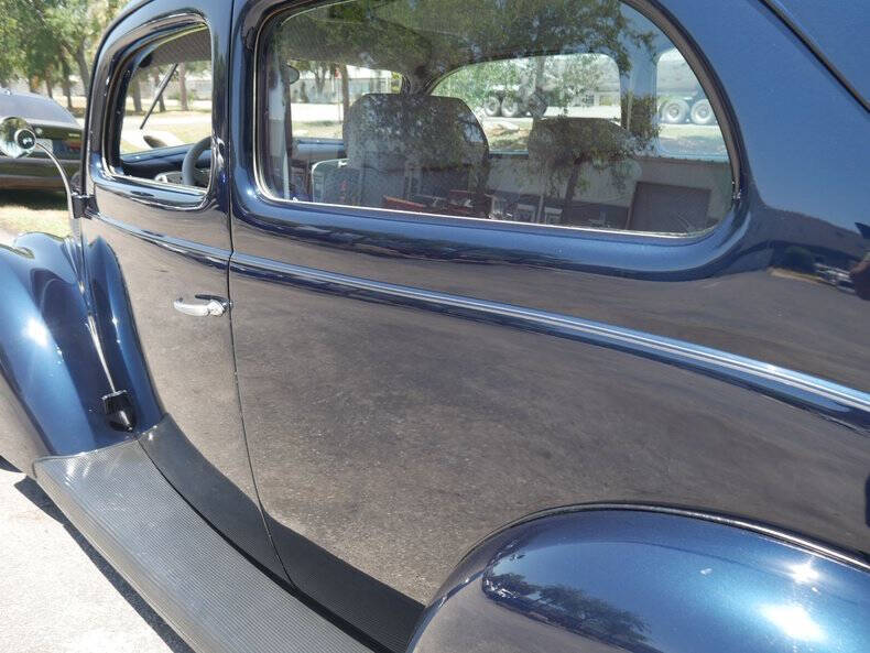 1937 Ford Deluxe