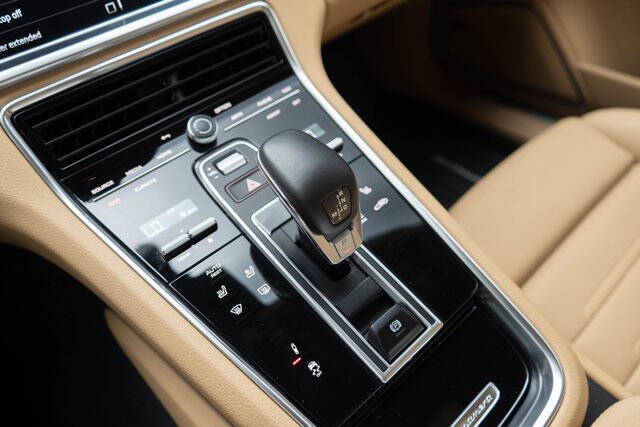 2022 Porsche Panamera 21