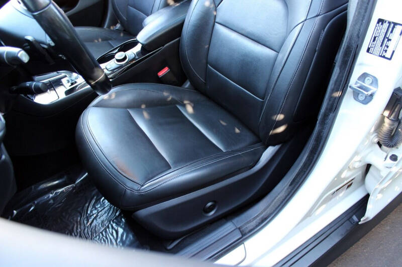 2018 Infiniti QX30 Essential