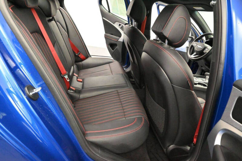 2023 Genesis G70