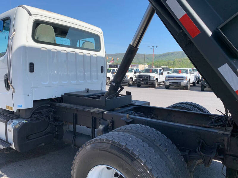 2016 Freightliner M2 106