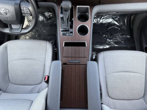 2024 Toyota Sienna LE 8-Passenger