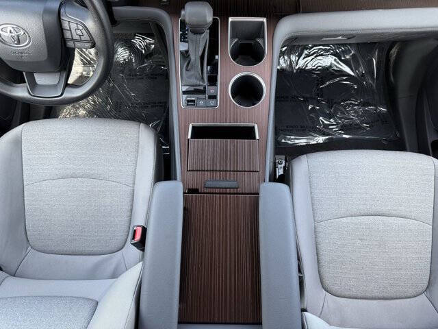 2024 Toyota Sienna LE 8-Passenger