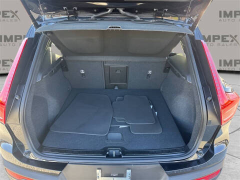 2025 Volvo XC40 B5 Core Bright Theme