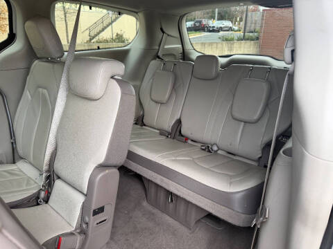 2017 Chrysler Pacifica Touring-L