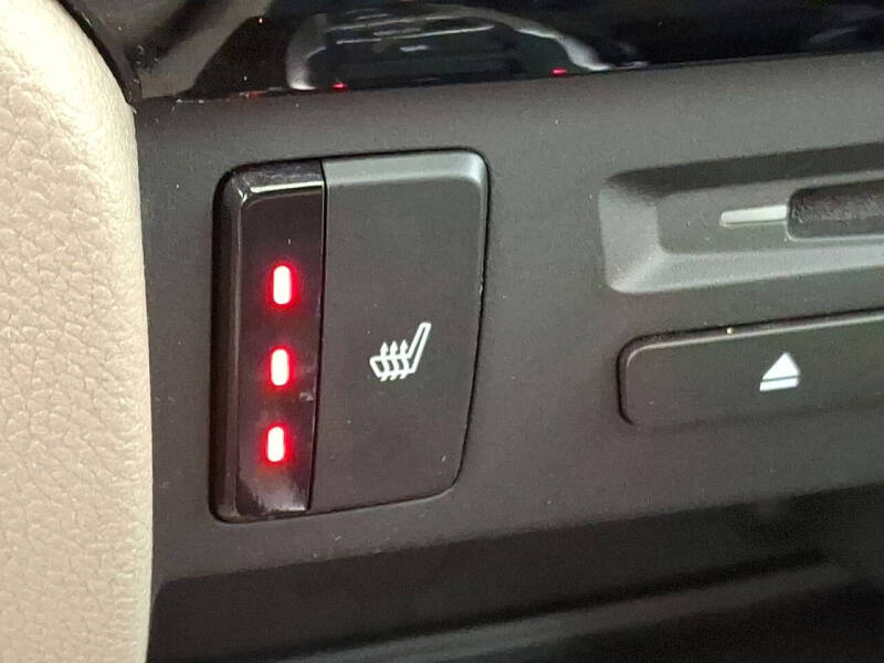 2019 Honda Pilot Touring w/Rear Captain's Chairs