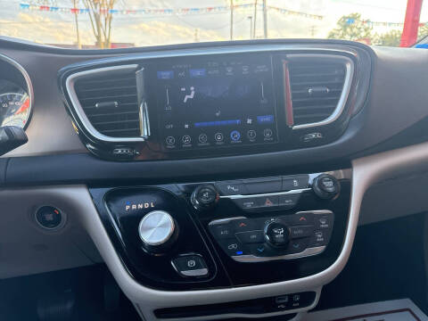 2017 Chrysler Pacifica Touring-L