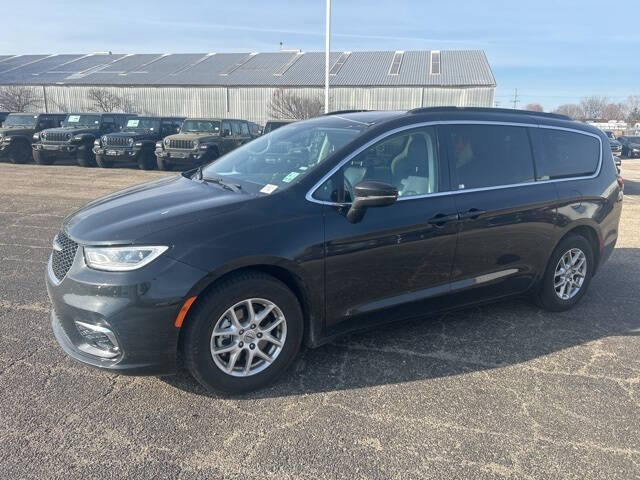 2022 Chrysler Pacifica for sale at Sam Leman Chrysler Jeep Dodge of Peoria in Peoria IL