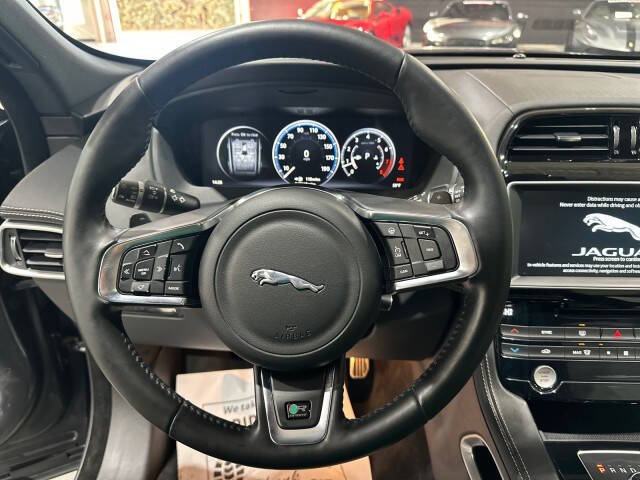 2017 Jaguar F-PACE 35t R-Sport