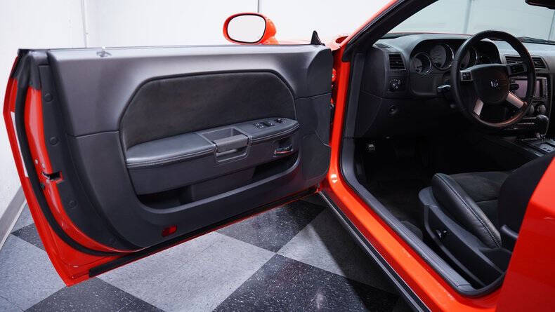 2008 Dodge Challenger SRT8